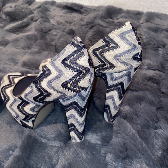 🔴Women’s Madden Platform 5” Heels 👠 - Picture 3 of 7